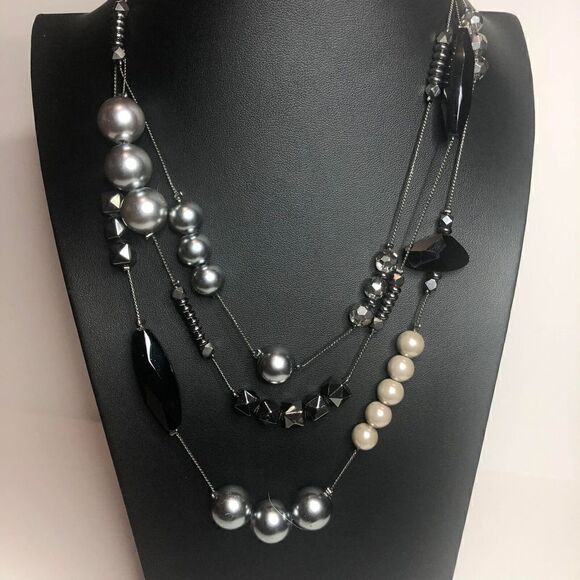 198 CHICO'S faux pearl & Black hematite tone bead layered necklace 16"-20" Long - Picture 1 of 2